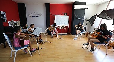 Narlıdere'de kış kursları başlıyor: İlk kez ücretsiz olacak.