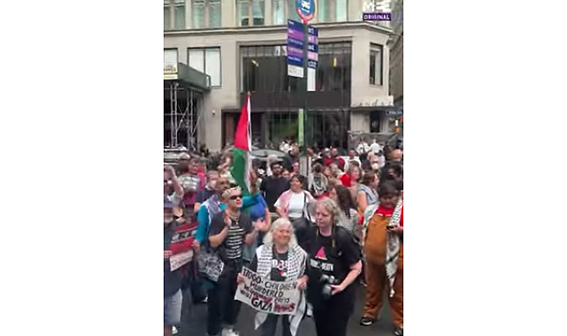 Netanyahu BM önünde protesto edildi: Çocukları öldürmeyi durdurun