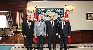 Nilüfer Belediye Başkanı Şadi Özdemir, Bursa Valisi Erol Ayyıldız'ı makamında ziyaret ederek, yeni görevinde başarılar diledi.