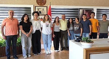 Öğrencilerden Başkan Topaloğlu'na teşekkür ziyareti 