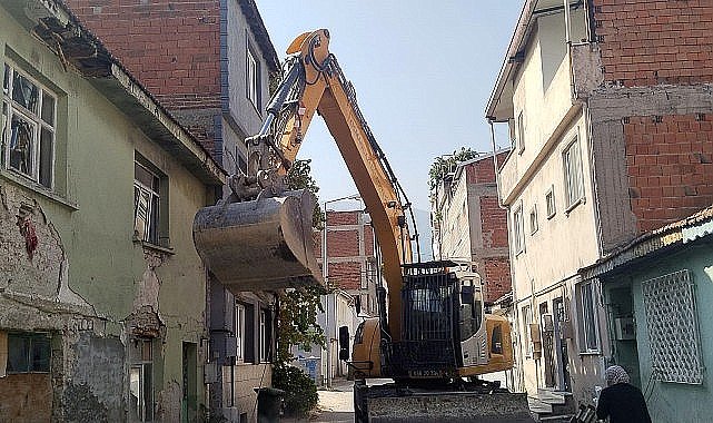 Osmangazi'de metruk bina temizliği