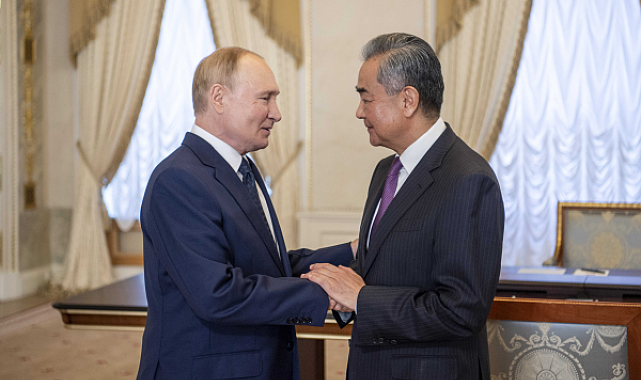 Putin, Wang Yi'yi kabul etti
