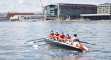 Rixos Tersane İstanbul Kürek Festivali'ne destek veren Corendon Airlines'ın kürek takımları kıyasıya yarıştı