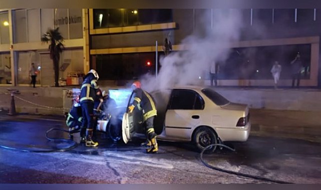 Şanlıurfa'da araç yangınına itfaiye müdahale etti