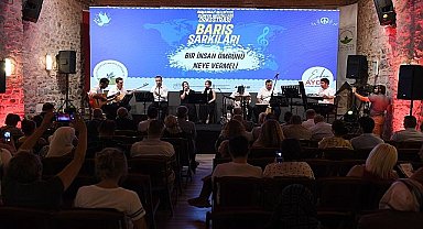 Şarkılar barış dolu bir dünya için söylendi