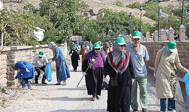 Selçuklu Belediyesi çevre duyarlılığı adına Dünya Temizlik Günü dolayısıyla Sille'de “Doğa İçin Adım Atıyoruz