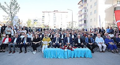 Sivas Belediyesi tarafından Şeyh Şamil Mahallesi'nde yapımı tamamlanan Nevzat Öztürk Parkı hizmete açıldı.