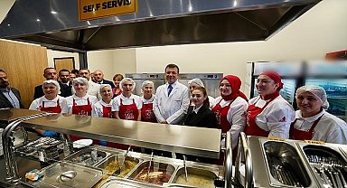 TBB ve İBB Başkanı Ekrem İmamoğlu, 15. kent lokantasını Sancaktepe'de açtı. Kent lokantası açılışı, vatandaşların yoğun ilgisi nedeniyle mitinge dönüştü