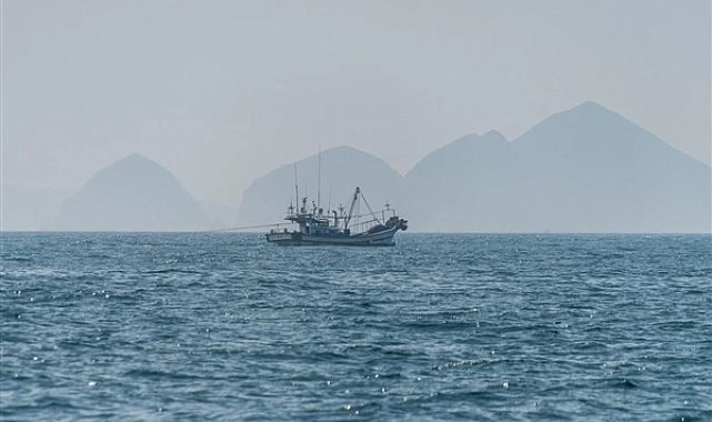 Türkeli Feneri açıklarında sürüklenen balıkçı teknesi kurtarıldı