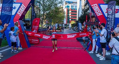 Uluslararası 9 Eylül İzmir Yarı Maratonu düzenlendi