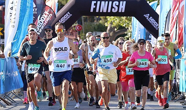 Uluslararası Ayvalık Kurtuluş Yarı Maratonu koşuldu.