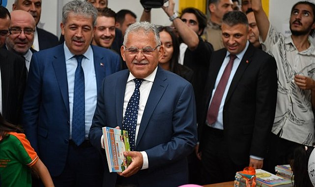 Vali Çiçek ve Başkan Büyükkılıç, ilk ders zilini çaldı