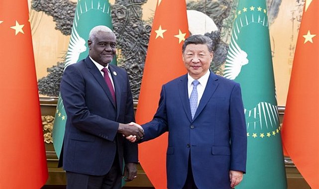 Xi Jinping Afrika Birliği Komisyonu Başkanı Faki ile görüştü