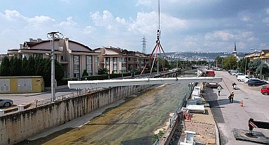 Yahya Kaptan'a yapılan yaya köprüsü hız kazandı