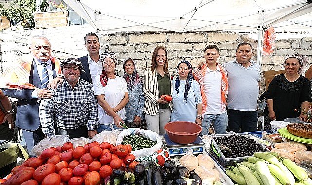 Yamanlar Domates Şenliği Karşıyaka'ya renk kattı