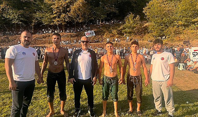 Yiğitlerin sırtı yere gelmedi.