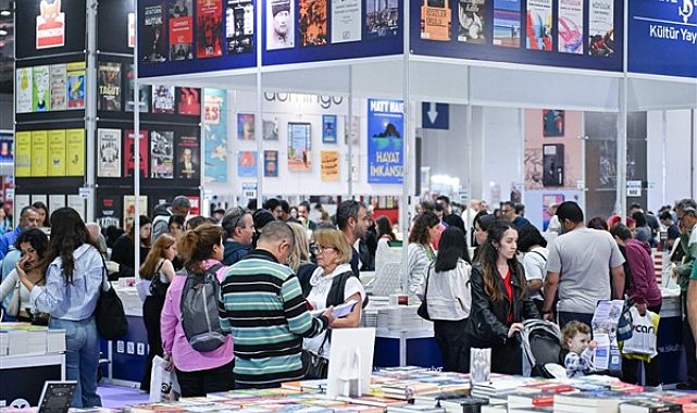 4. İzmir Kitap Fuarı'na kitapseverler ilgi