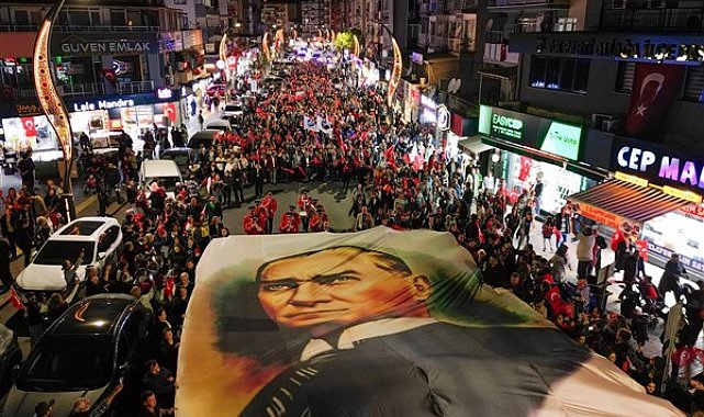 Aliağa'da Cumhuriyet Bayramı meydanda kutlandı