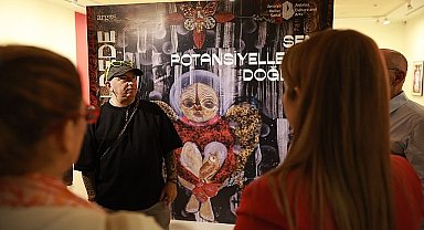 Altın Portakal jürisi Mercan Dede'nin sergisini gezdi