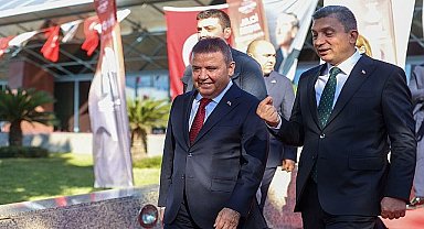 Antalya Valisi Şahin'den Antalya Kitap Fuarı'na ziyaret Cumhuriyet ve kitap coşkusu bir arada