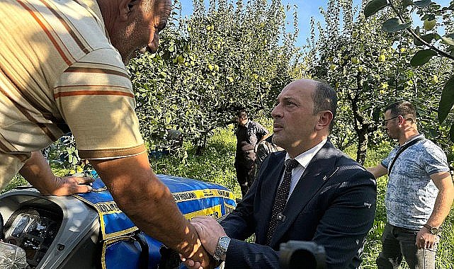 Ayva'nın başkenti Geyve'de Ayva'nın hasadı başladı. Geyve Belediye Başkanı Selçuk Yıldız, Ayva bahçelerinde yapılan hasada katıldı.