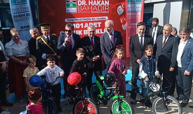 Bahçelievler'de Cumhuriyetin 101. yılına özel 101 bisiklet dağıtıldı