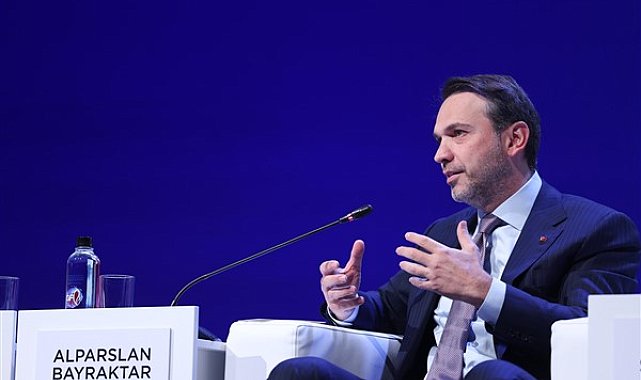 Bakan Bayraktar, Macaristan Dışişleri ve Ticaret Bakanı Szijjarto ile görüştü