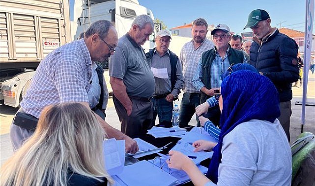 Balıkesir Büyükşehir’den Manyaslı üreticilere süt otu tohumu desteği