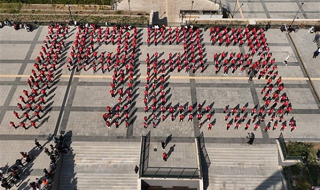 Balıkesir'de zeybek gösterisi yapıldı