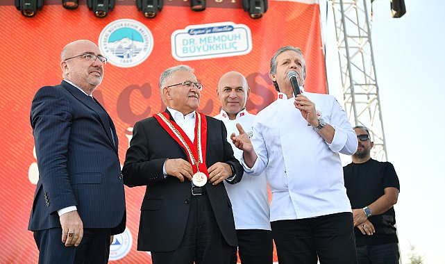 Başkan Büyükkılıç'a, Gastronomi Günleri'nde duayen ödülü