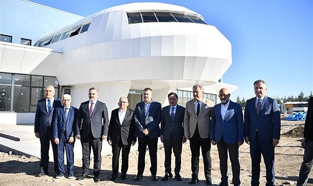 Başkan Büyükkılıç, Bakan Tekin ile Havacılık Okulu'nu ziyaret etti