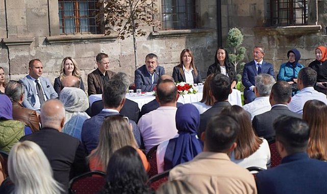 Başkan Büyükkılıç, Bakan Tekin ile Öğretmenler Odası Buluşması Programı'na katıldı