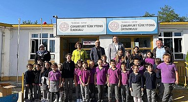 Başkan Taşyasan'dan minik öğrencilere kırtasiye seti