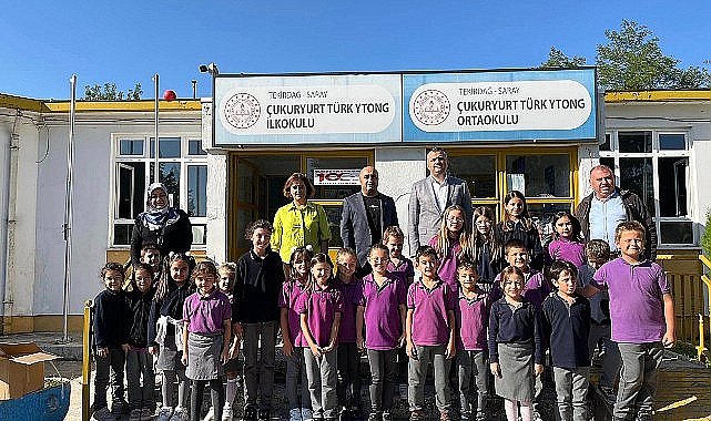 Başkan Taşyasan'dan minik öğrencilere kırtasiye seti