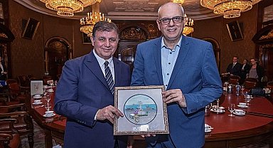 Başkan Tugay ve İzmir heyeti Almanya'da önemli temaslarda bulundu