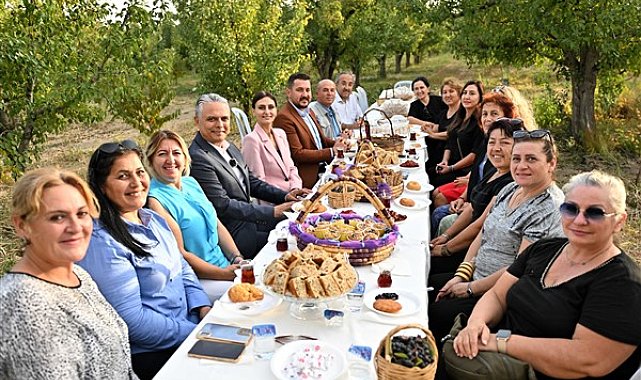 Başkan Uysal, aronya hasadına katıldı