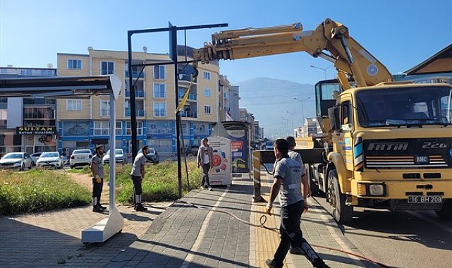 Bursa’da yönetmeliğe uymayan tabela, afiş ve totemler kaldırıldı