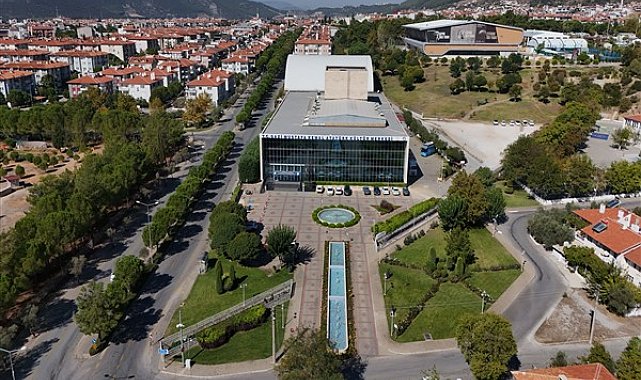 Büyükşehir, ‘Binalarda Enerji Verimliliği Üstün Başarı Belgesi’ aldı