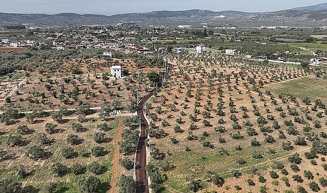Büyükşehir'den çevre yerleşimlerde sathi kaplama atağı 14 ilçede 200 kilometrelik ova yolu düzenlendi