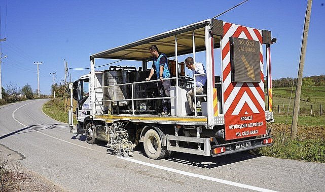 Büyükşehir'den İzmit'te 13 bin metre yol çizgisi
