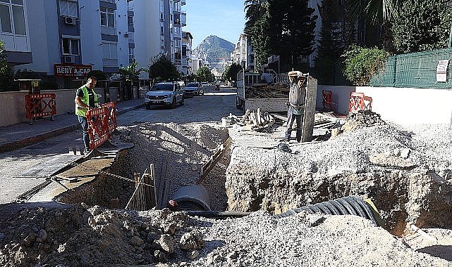 Büyükşehir'in yağmur suyu hattı çalışmaları devam ediyor