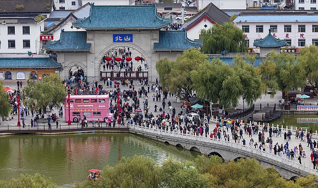 Çin'de resmi tatilde bölgelerarası seyahatte artış