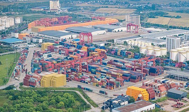 Çin'in dış ticaret hacmi ilk üç çeyrekte büyüdü