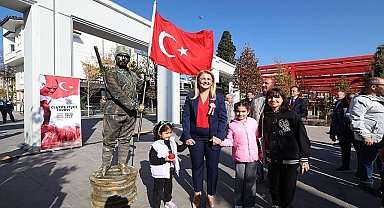 Cumhuriyet Bizim Şenlikleri Bakırköy'ün dört bir yanında devam ediyor.