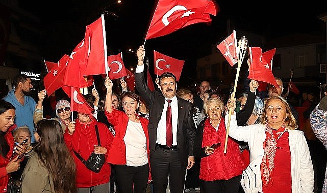 Cumhuriyetin 101. Yılı Dikili ve Çandarlı'da coşkuyla kutlandı