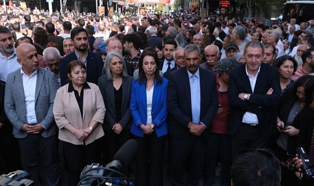 Diyarbakır'da miting gözaltıları sürüyor