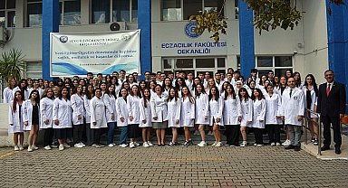 Egeli genç eczacıların beyaz önlük heyecanı