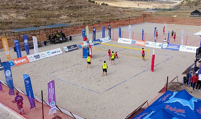 Erciyes'te En Havalı Voleybol Turnuvası'nda 16 takım mücadele etti