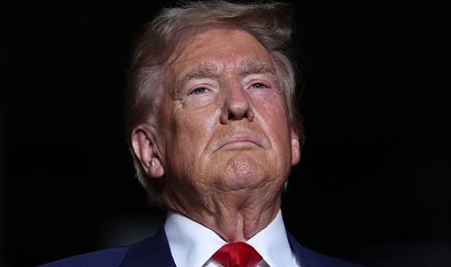 Eski model, Trump'ı kendisini cinsel taciz etmekle suçladı