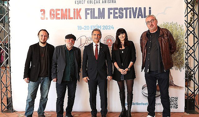 Festivalin açılış konuşmasını Gemlik Belediye Başkanı Şükrü Deviren yaptı.